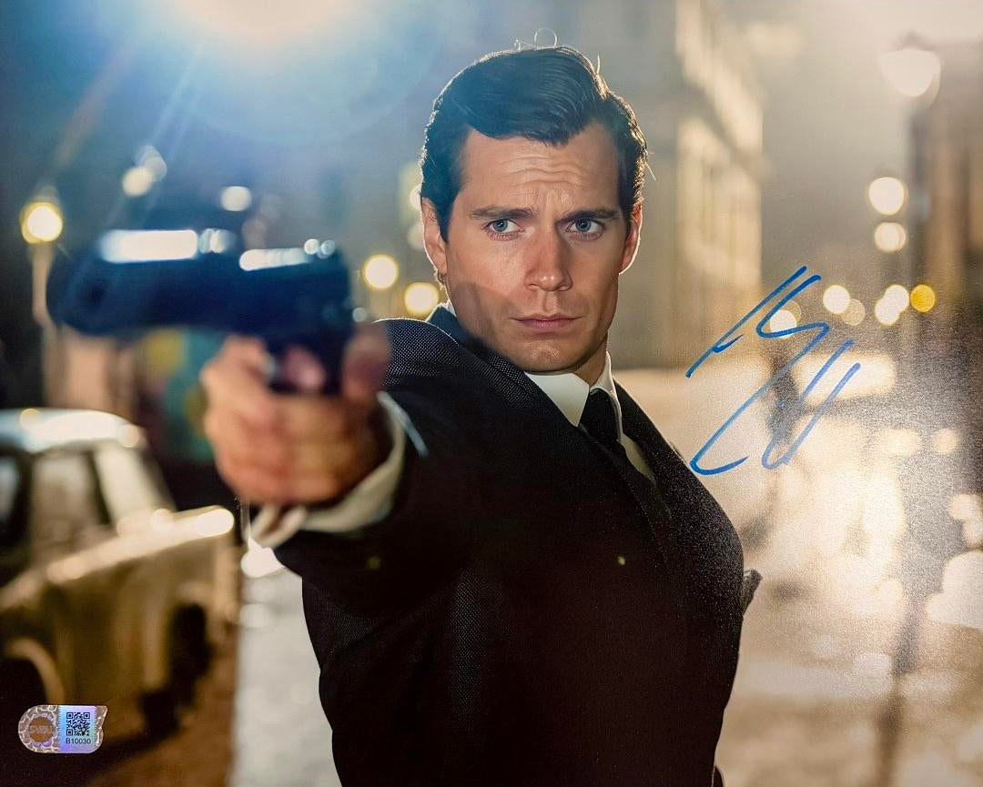 Henry Cavill Signed 11x14 Photo - SWAU